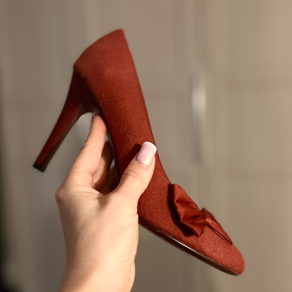 Lelarose Bow Pumps /Red